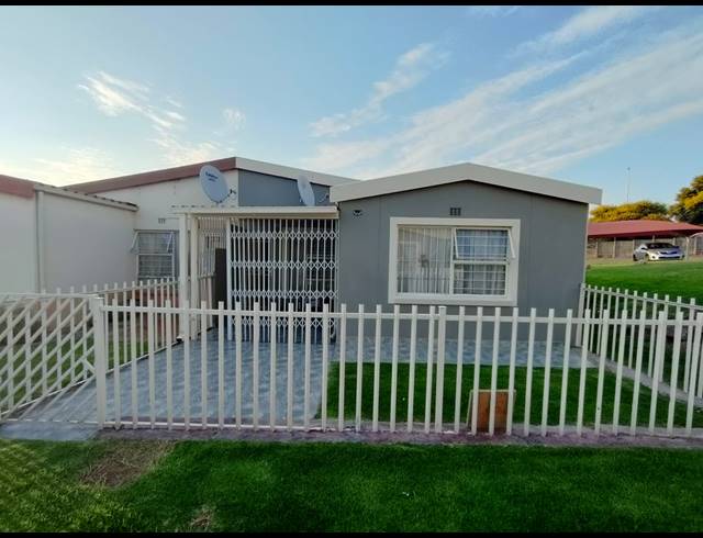 3 BEDROOM TOWNHOUSE FOR SALE IN RIDGEWAY